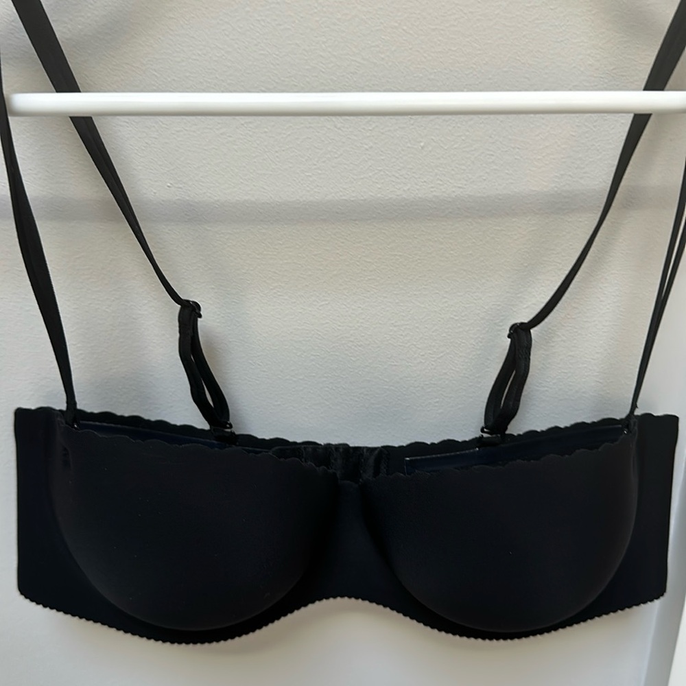 Victoria Secret 34B CONVERTIBLE STRAPLESS OR WITH STRAPS BRA BEAUTIFUL DETAILS